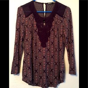 Women’s top. Daniel Rainn